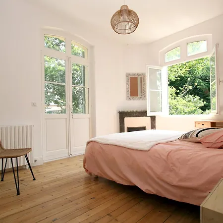 Familiale Rénovée à Avec 6 Ch, 4 Sdb, Entre 8 à 10 Pers