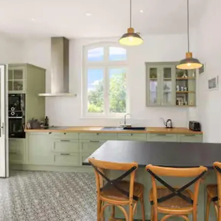 Villa Familiale Renovee A Avec 6 Ch, 4 Sdb, Entre 8 A 10 Pers *