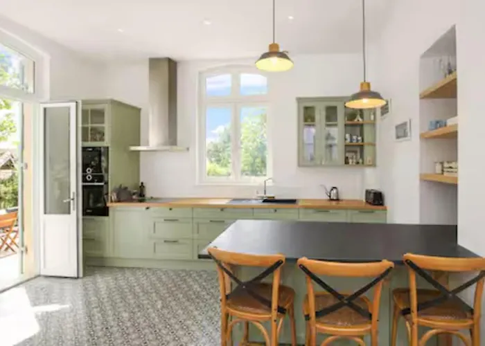 Villa Familiale Renovee A Avec 6 Ch, 4 Sdb, Entre 8 A 10 Pers *