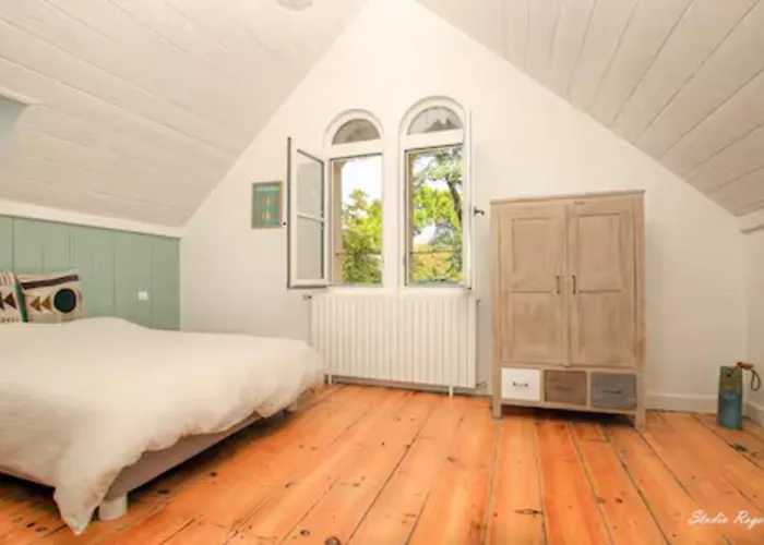 Familiale Renovee A Avec 6 Ch, 4 Sdb, Entre 8 A 10 Pers *