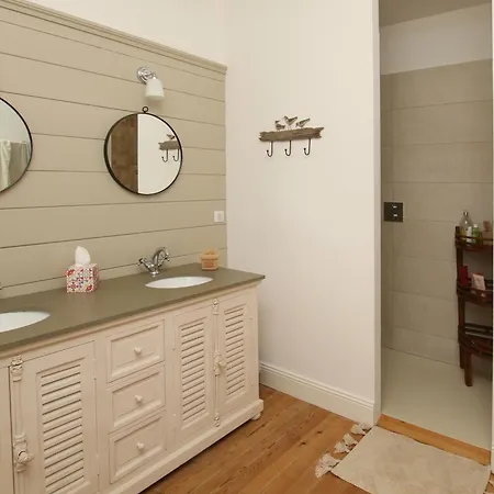 Familiale Rénovée à Avec 6 Ch, 4 Sdb, Entre 8 à 10 Pers Arcachón