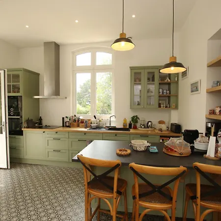 Villa Familiale Renovee A Avec 6 Ch, 4 Sdb, Entre 8 A 10 Pers