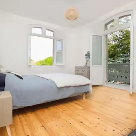 Villa Familiale Renovee A Avec 6 Ch, 4 Sdb, Entre 8 A 10 Pers