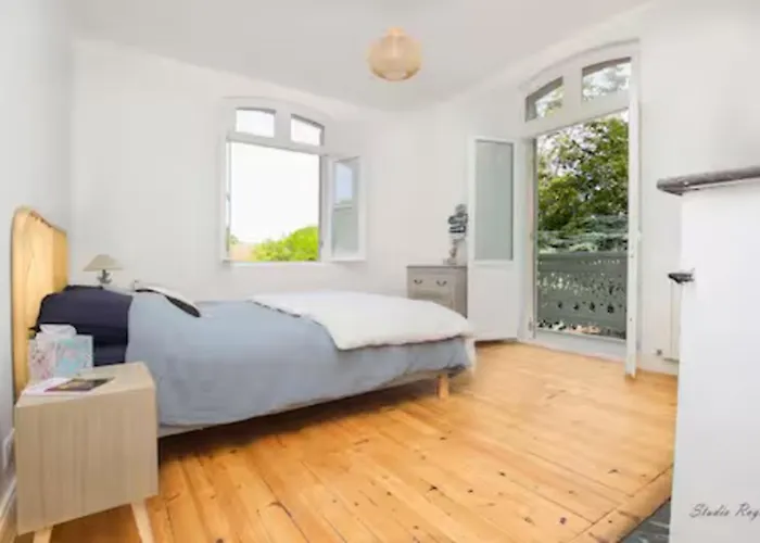 Vila Familiale Renovee A Avec 6 Ch, 4 Sdb, Entre 8 A 10 Pers