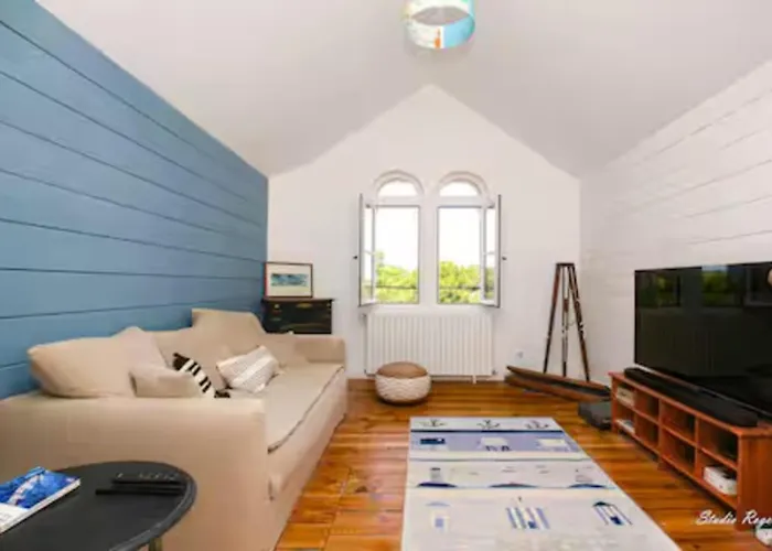 Vila Familiale Renovee A Avec 6 Ch, 4 Sdb, Entre 8 A 10 Pers